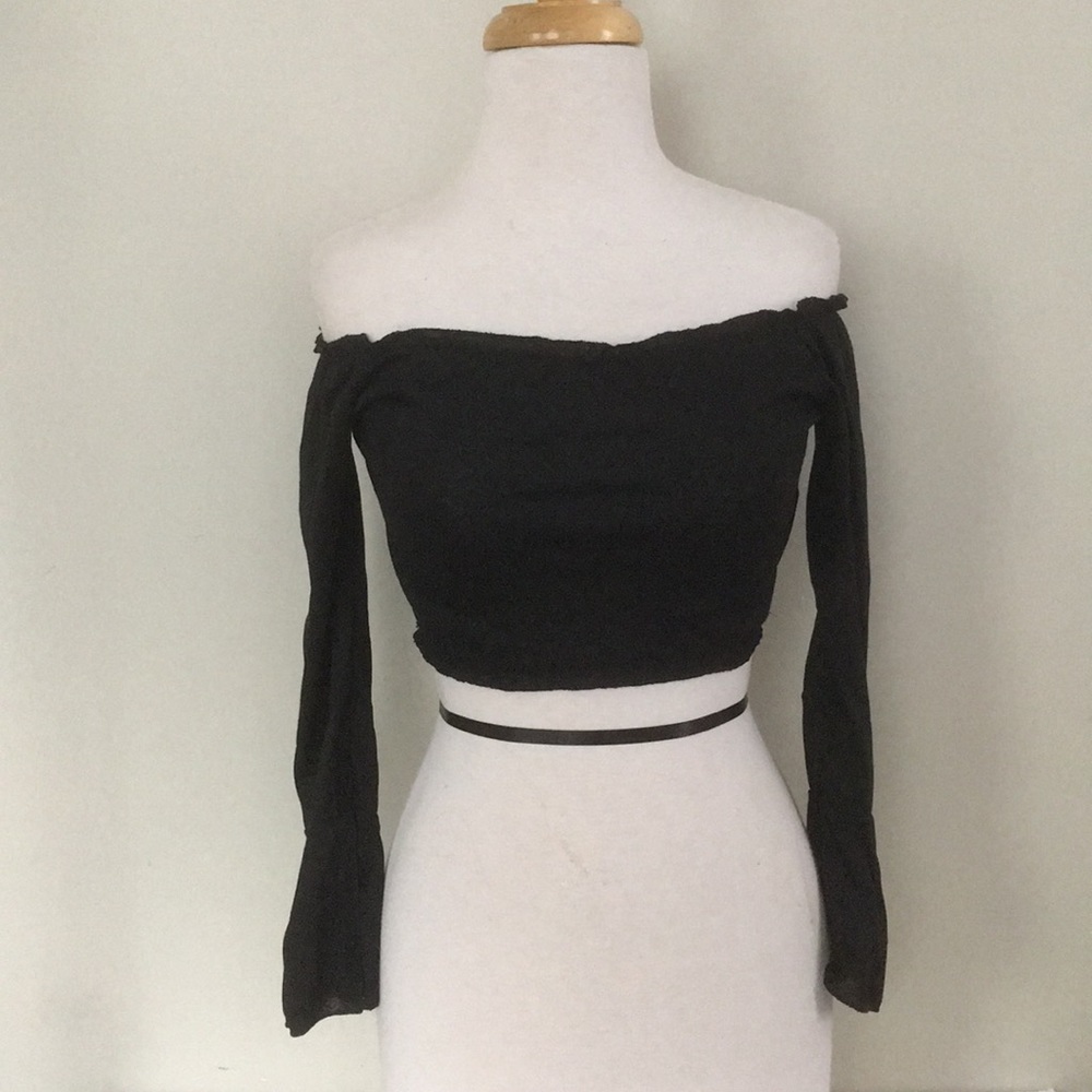 Black Cropped Top L/S bell Sleeve - Picture 2 of 3